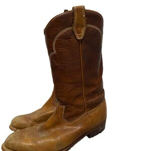 Brown Leather Western Cowboy Boots with Decorative Stitching
